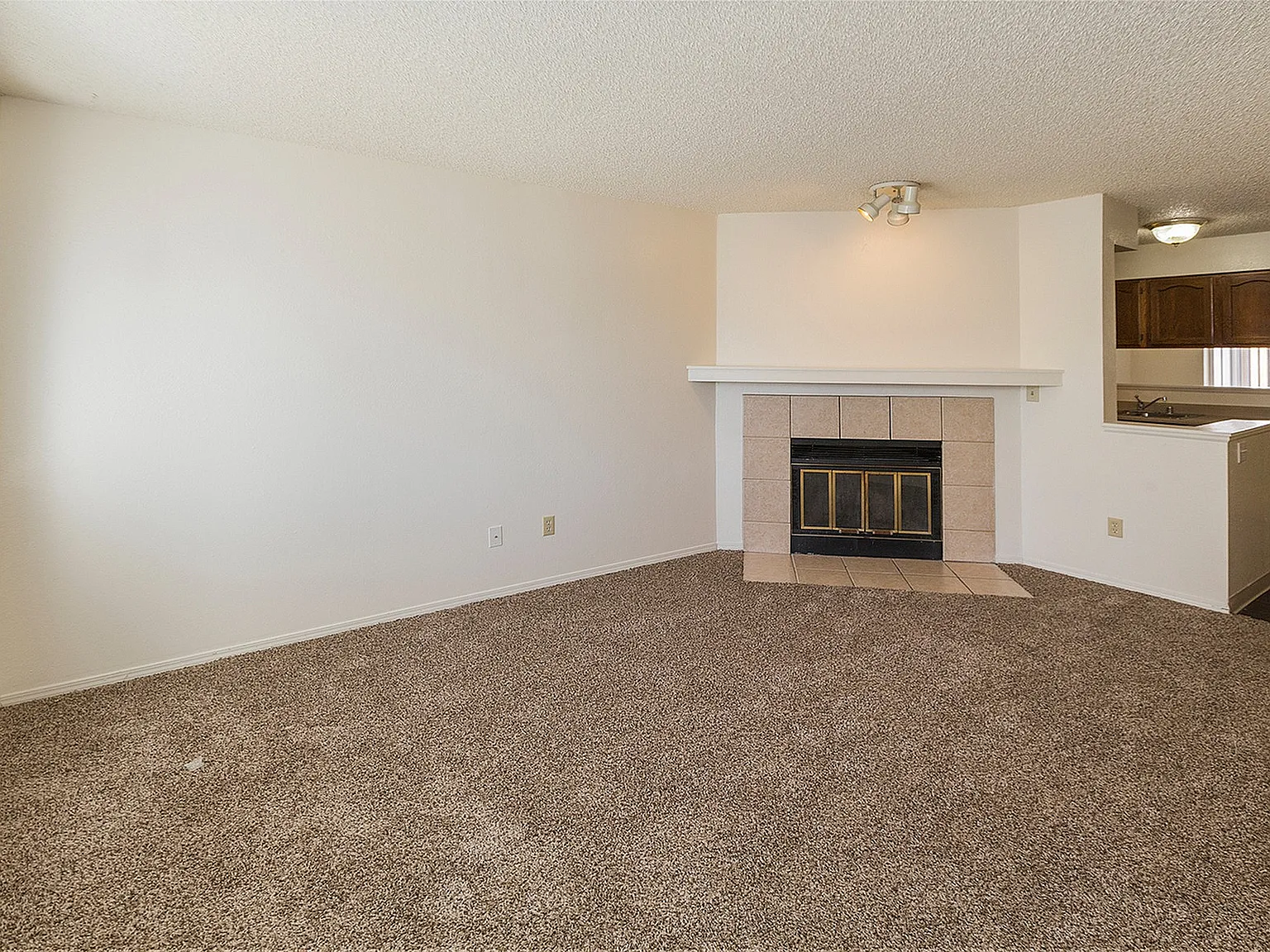 Yuma Court Townhomes — Photo 1