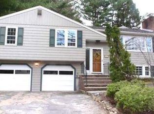 35 Putnam Rd, Bedford, MA 01730