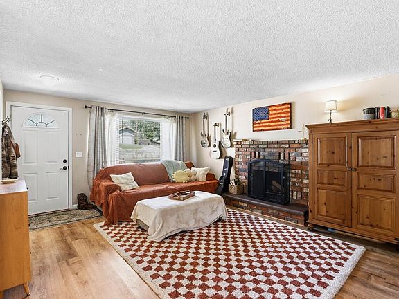 5th image of 2190 Crestbrook Rd