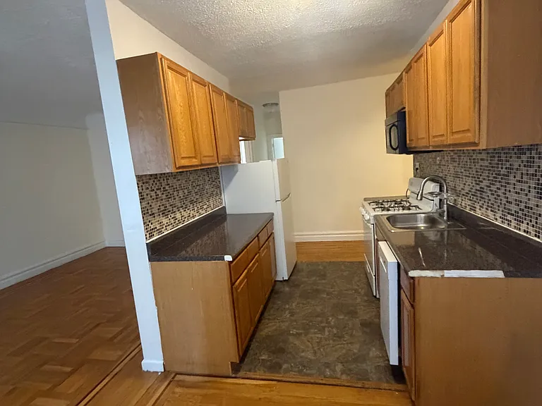 2146 Barnes Ave #107 — Photo 2