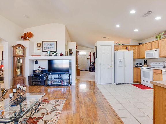 4th image of 17584 W Dalea Dr