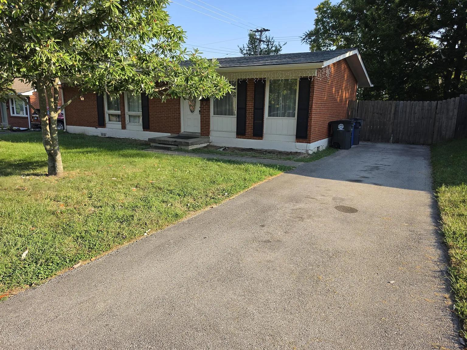 3 bed, 1.0 bath, 1090 sqft, $1,750 — Photo 3