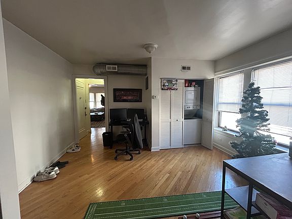 2nd image of 3325 N Lakewood Ave APT 1