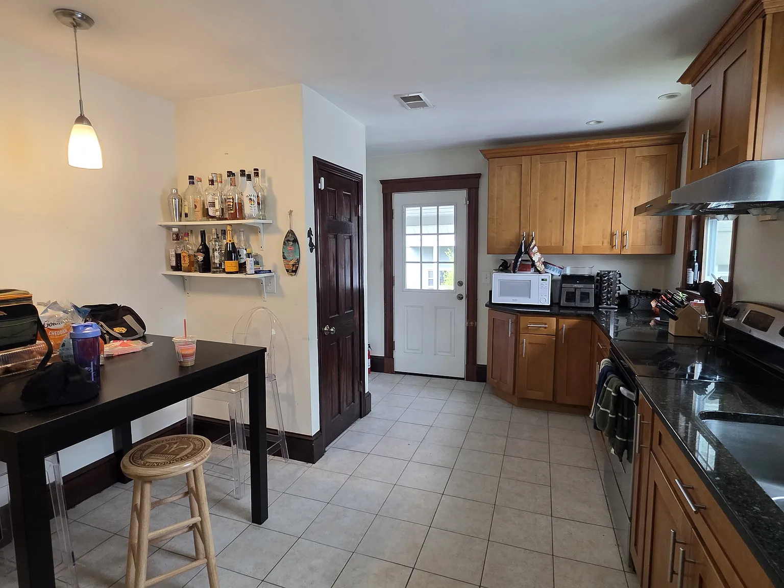 3 bed, 2.0 bath, 1050 sqft, $3,700 — Photo 4
