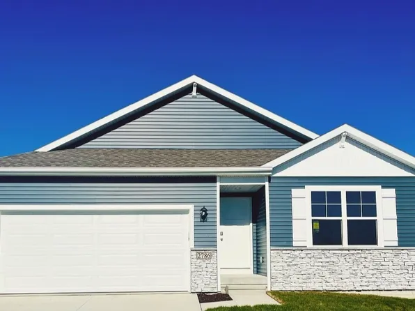 2786 Anne Dr, Hiawatha, IA 52233