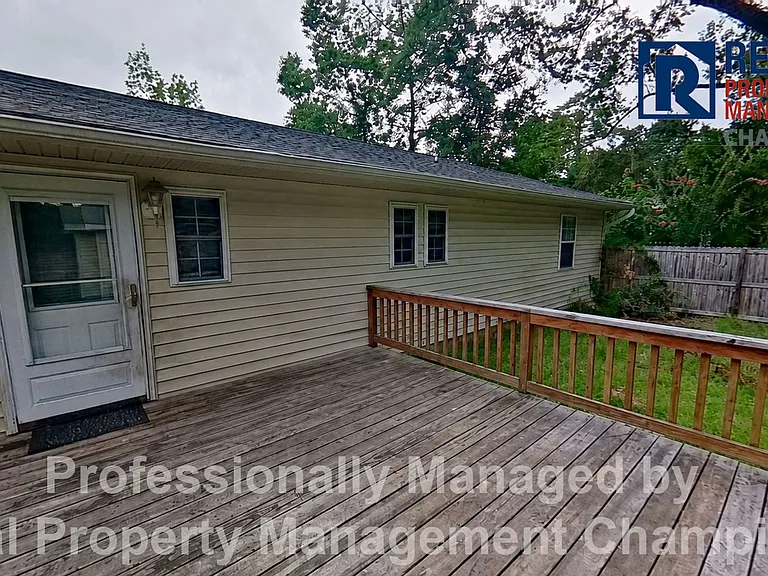 27 East Dr — Photo 23