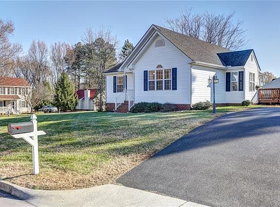 3rd image of 7121 Lynnroy Way