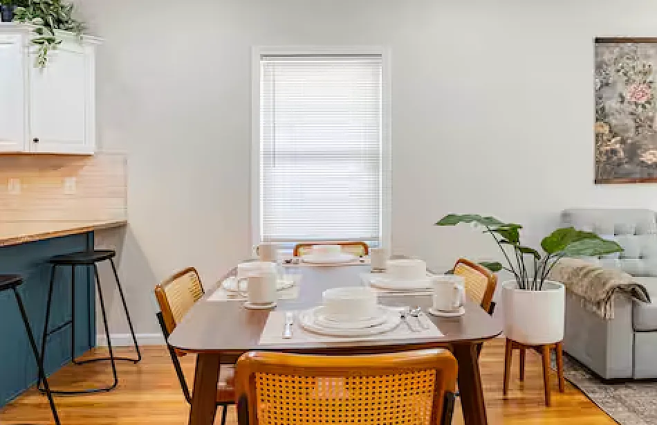2 bed, 1045 sqft, $2,600 — Photo 4