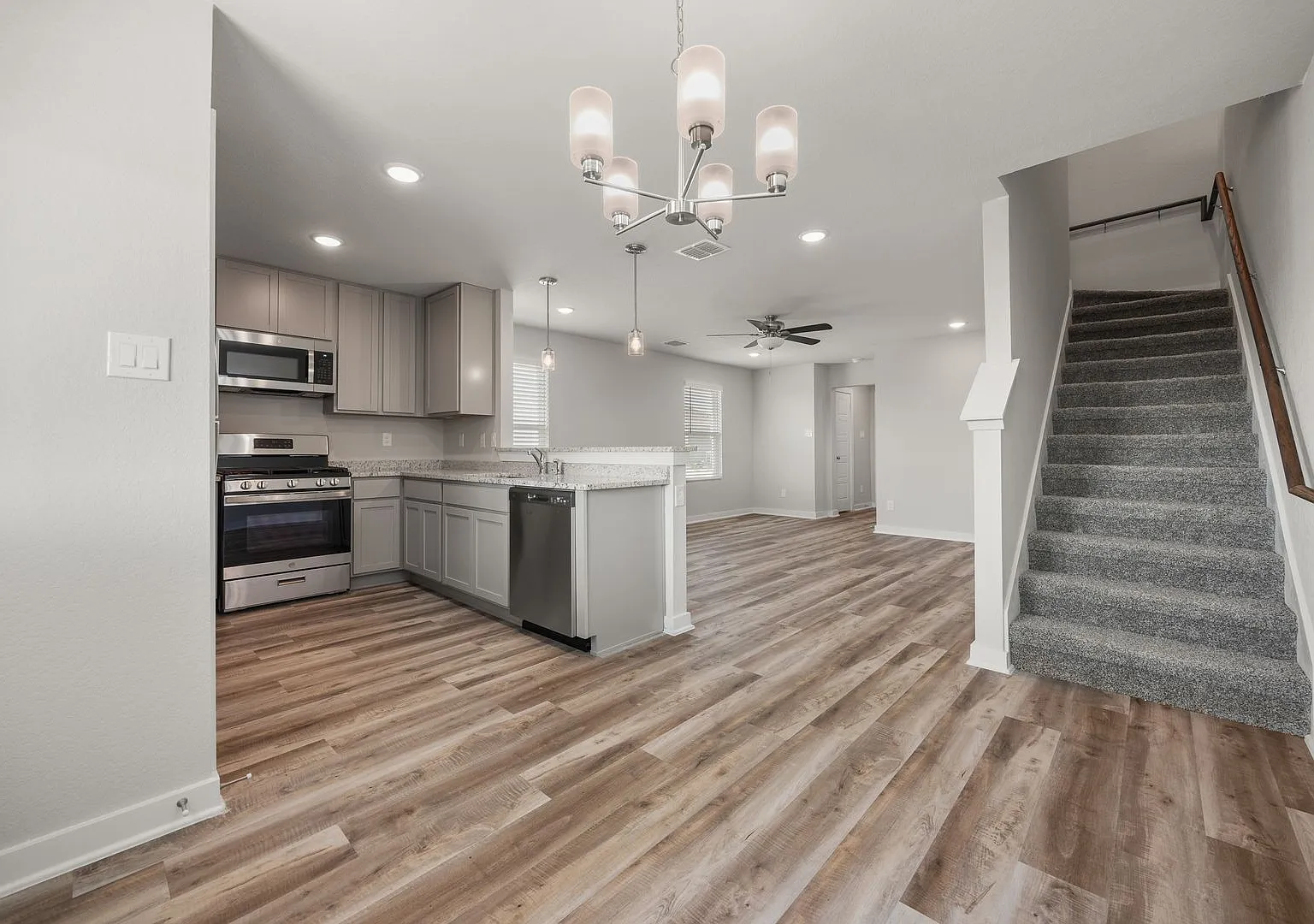 Like-New 3-Bedroom Townhome in Hunters Ranch | Private Yard + Garage — Photo 4