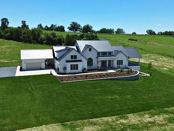 3rd image of 3961 Oak Ridge Rd
