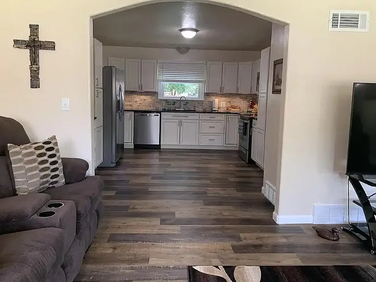 1806 Ramona Dr — Photo 6