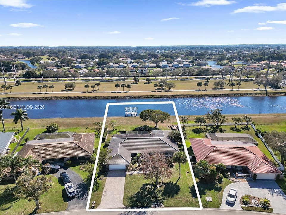 1st image of 10180 SW 1st Ct