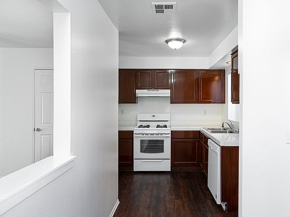 3rd image of 815 Walnut St APT 7