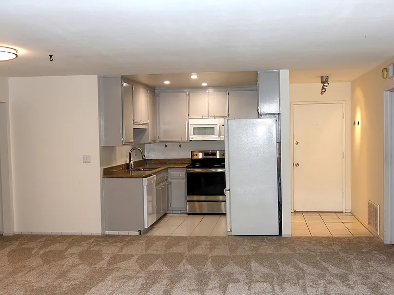 Din Rm to Kitchen