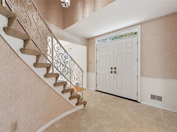 4th image of 4939 Longview Ct