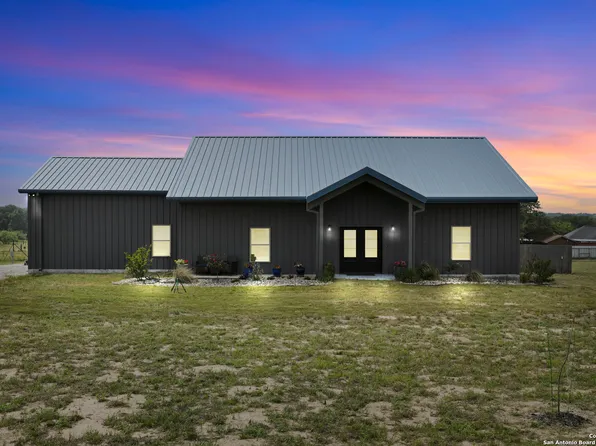 144 PR 6837, Natalia, TX 78059