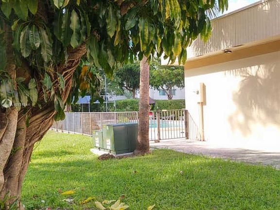 3rd image of 9159 SW 77th Ave APT 406