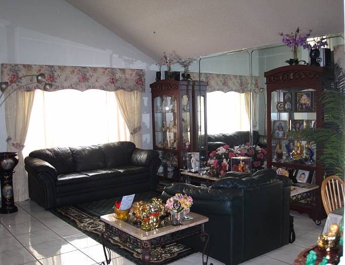 2nd image of 929 Gallery Ct