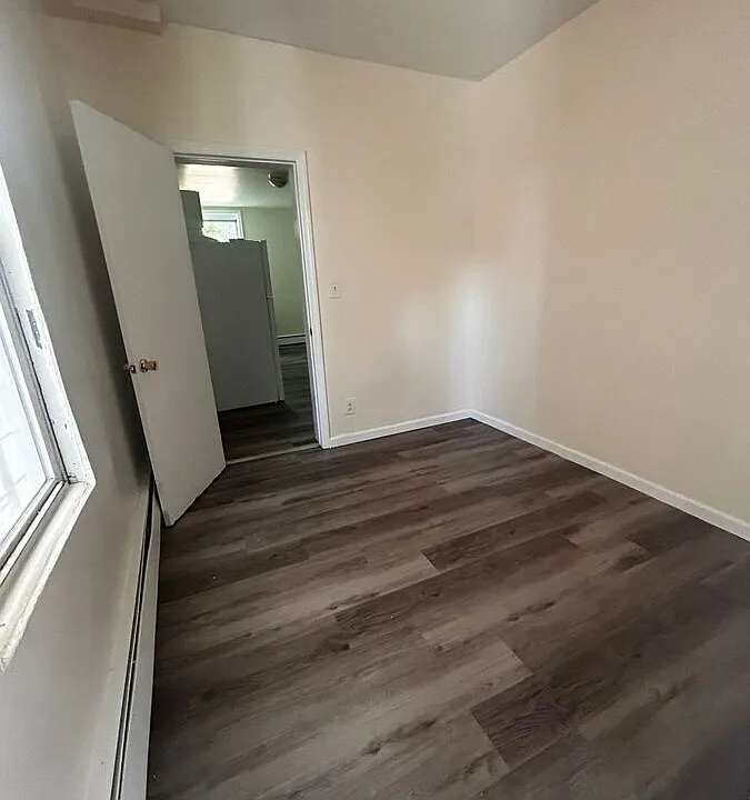 484 Walnut St