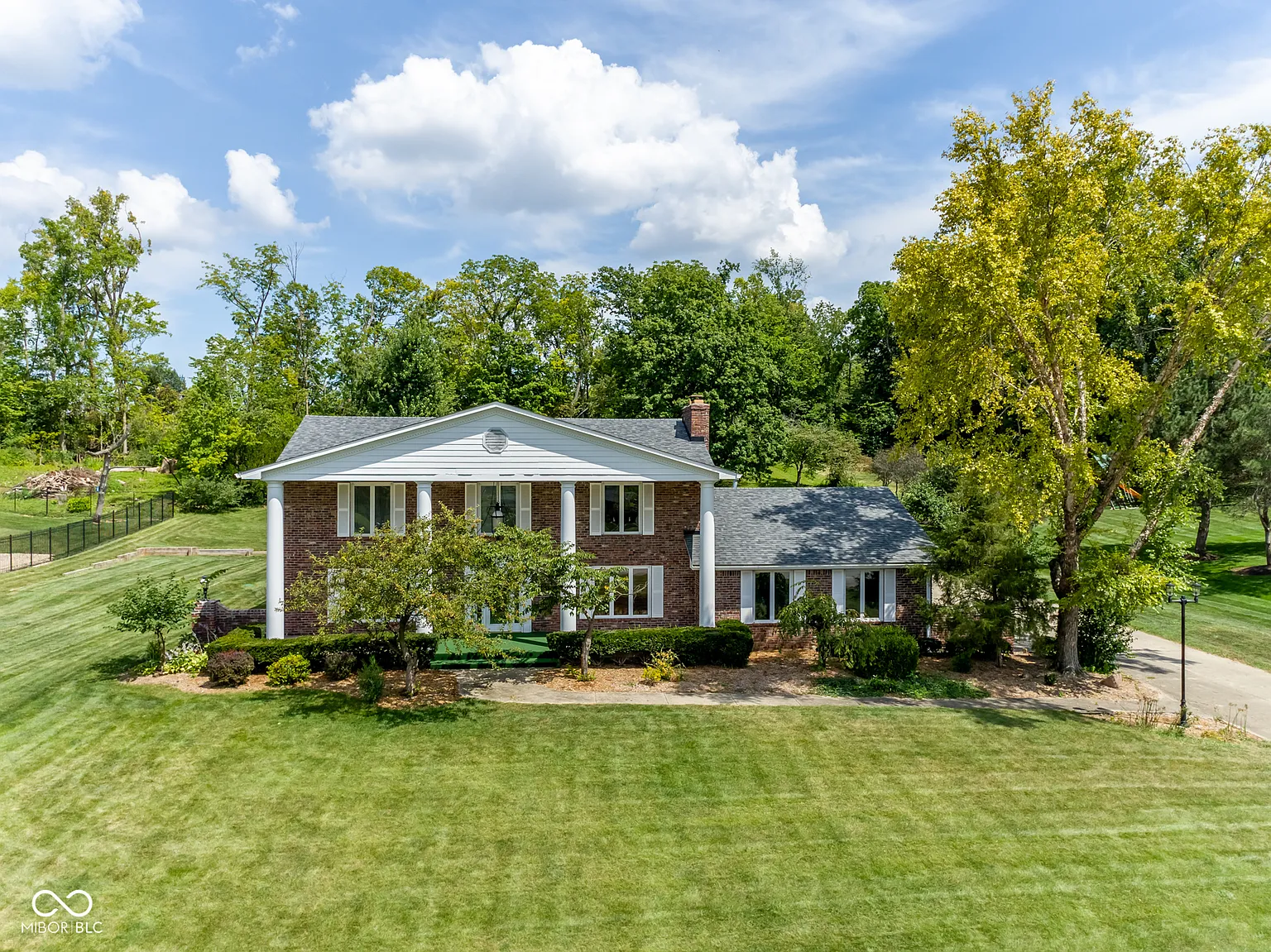 4205 Maple Hill Dr photo 1