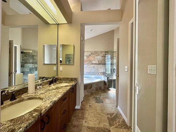4th image of 200 Lady Palm Dr