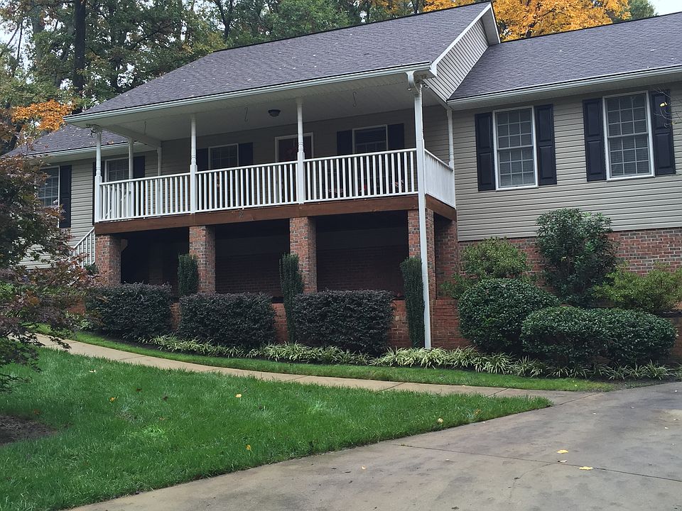 2 Forest Hills Dr
