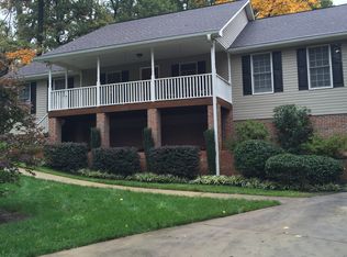 2 Forest Hills Dr, Taylors, SC 29687