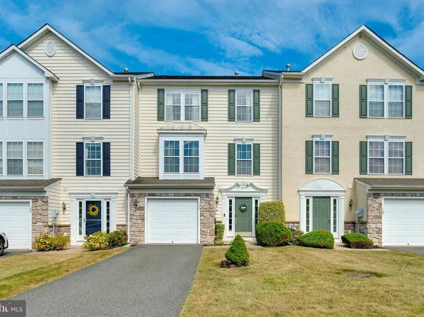 130 N Savanna Dr, Pottstown, PA 19465