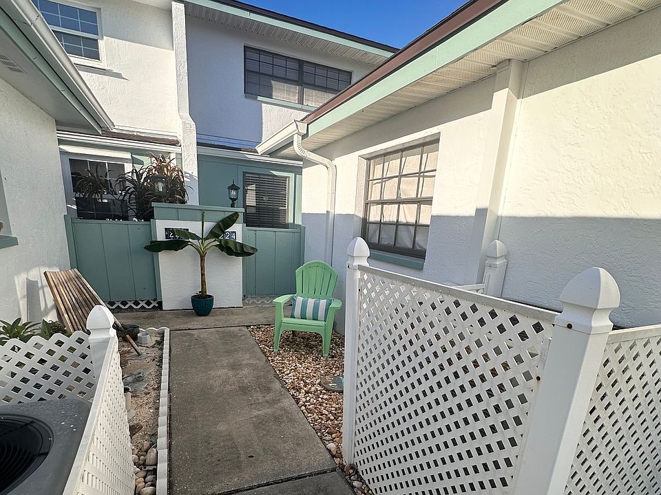 1st image of 224 Queens Ct