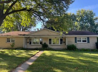 1515 Jills Dr, Waukesha, WI 53186