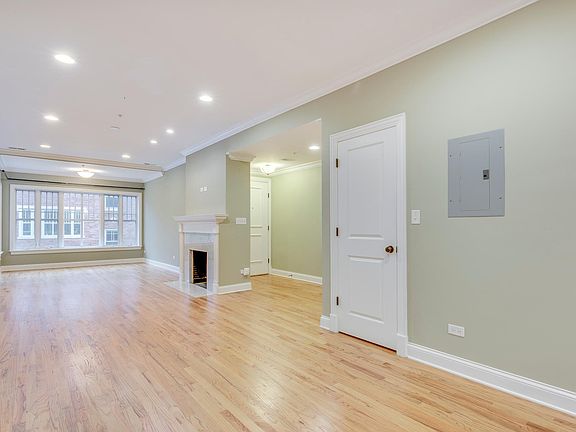 3rd image of 640 Hinman Ave APT 2J
