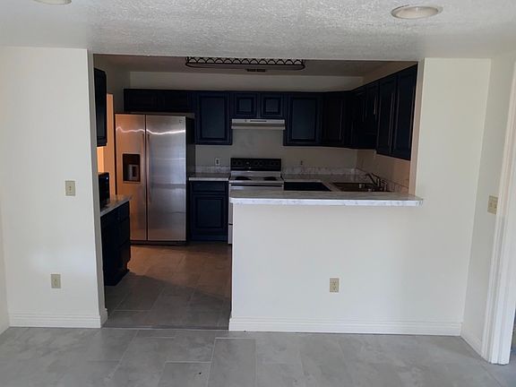 3rd image of 202 W 27th St