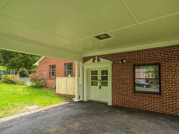 4th image of 3001 Aspen Ln