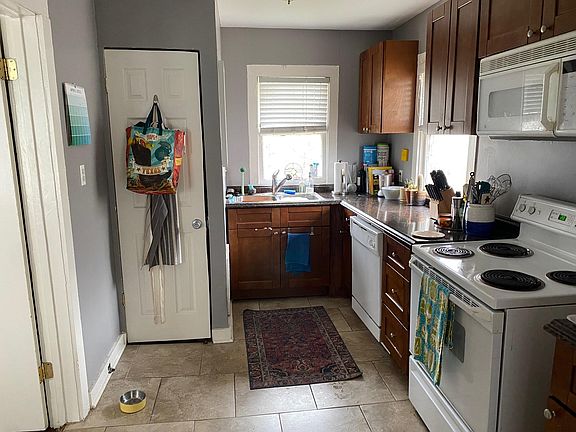 2nd image of 1115 W 8th St