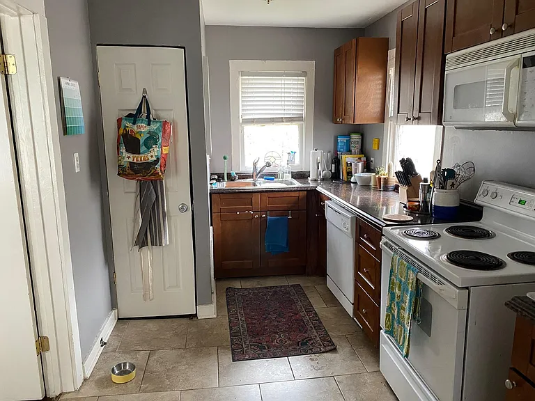 1115 W 8th St — Photo 2
