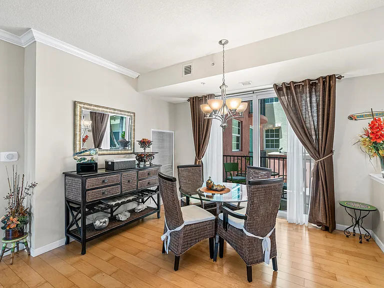225 NE 1st St #207 — Photo 7
