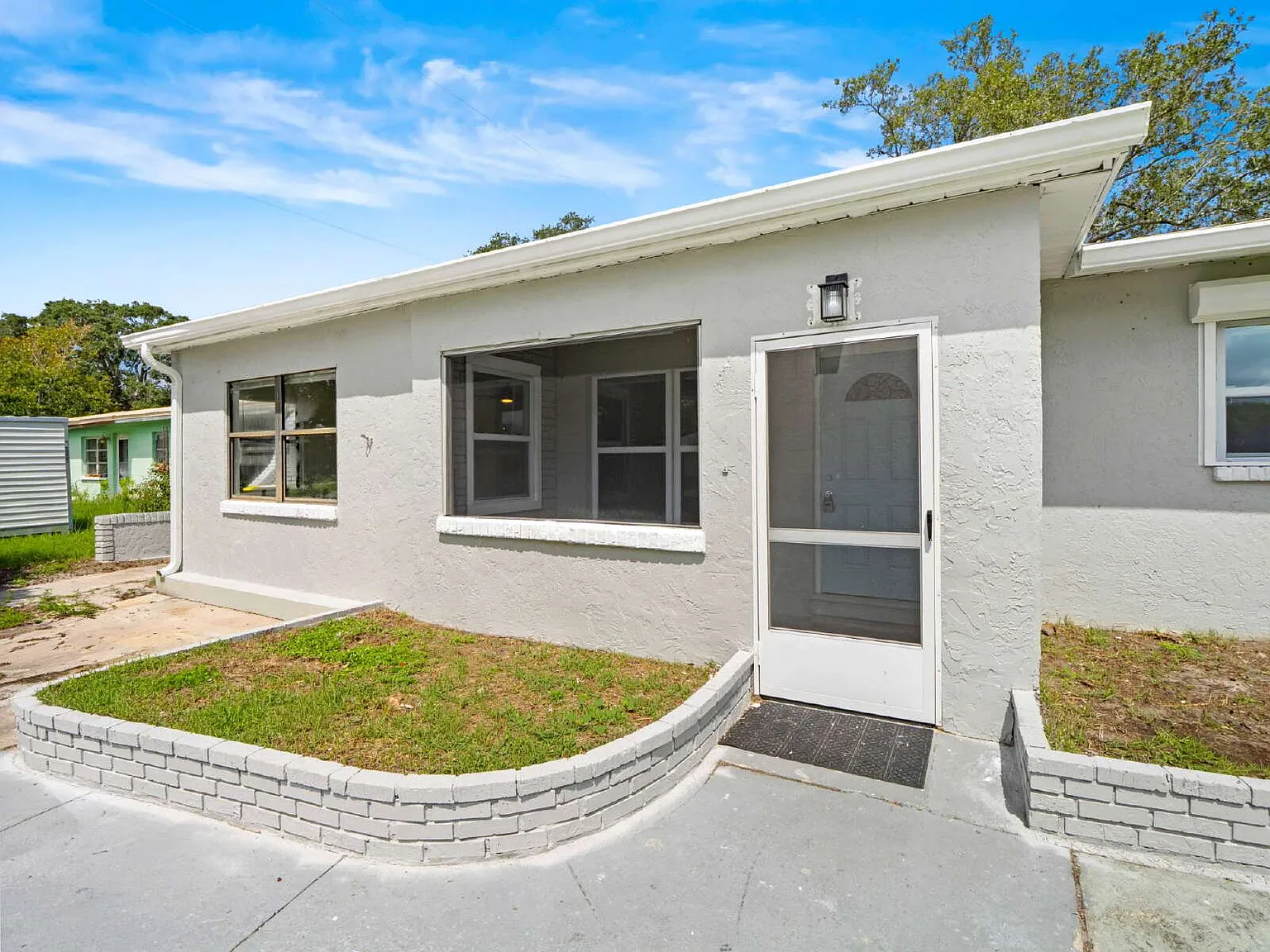 5 bed, 3.0 bath, 1957 sqft, $2,450 — Photo 2