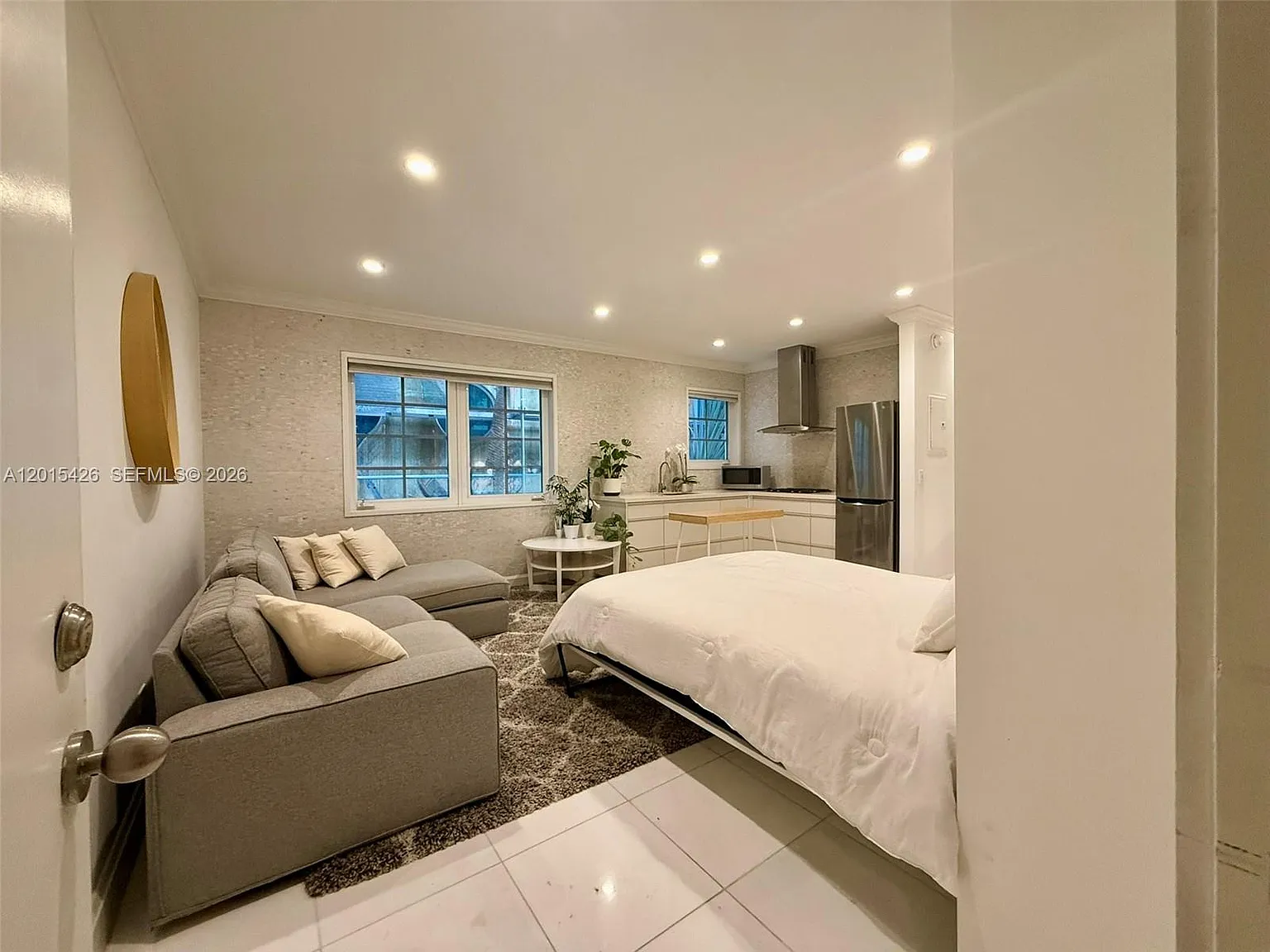 260 Euclid Condo — Photo 4