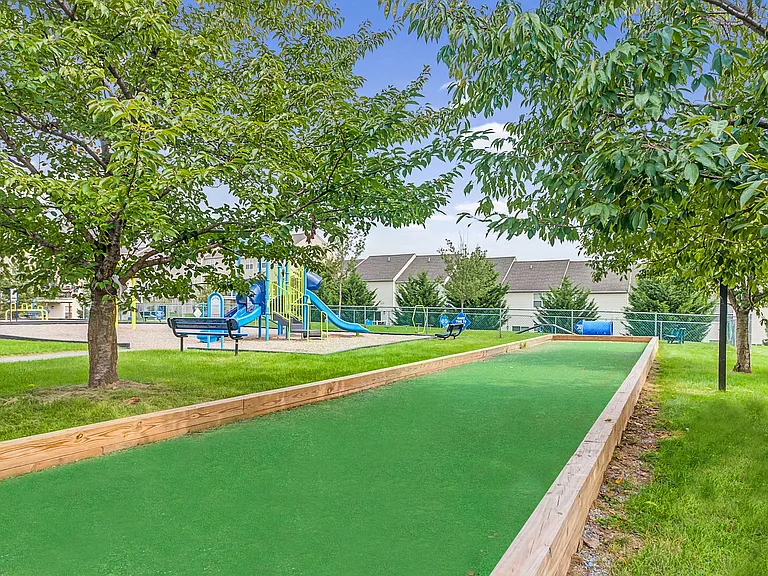 Emerald Pointe Townhomes — Photo 24