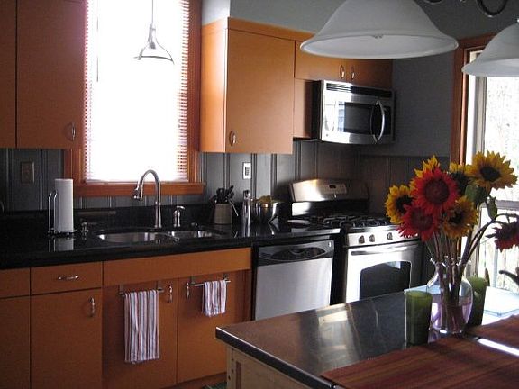 2nd image of 3933 Catherine Ave