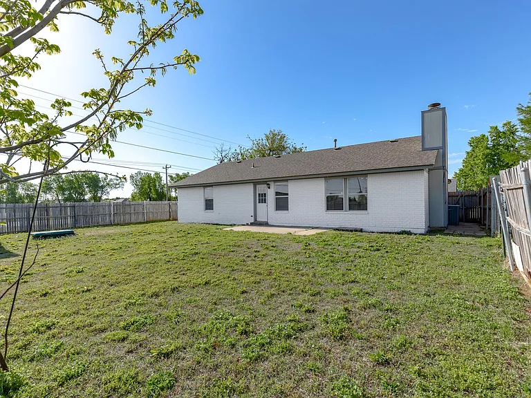 907 W Tesio Way — Photo 16