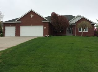 11073 Lake Ridge Dr, Omaha, NE 68136