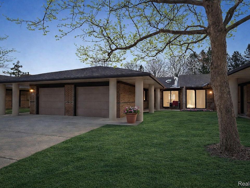 1st image of 983 Wexford Way