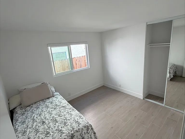 1237 W Balboa Blvd — Photo 9
