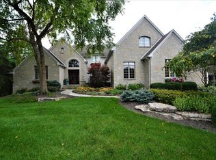 1693 Abbotsford Green Dr, Powell, OH