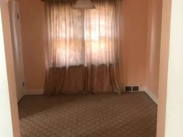 1412 Somerset Rd, Grosse Pointe, MI 48230