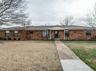 801 Westgate Dr, Farmersville, TX 75442
