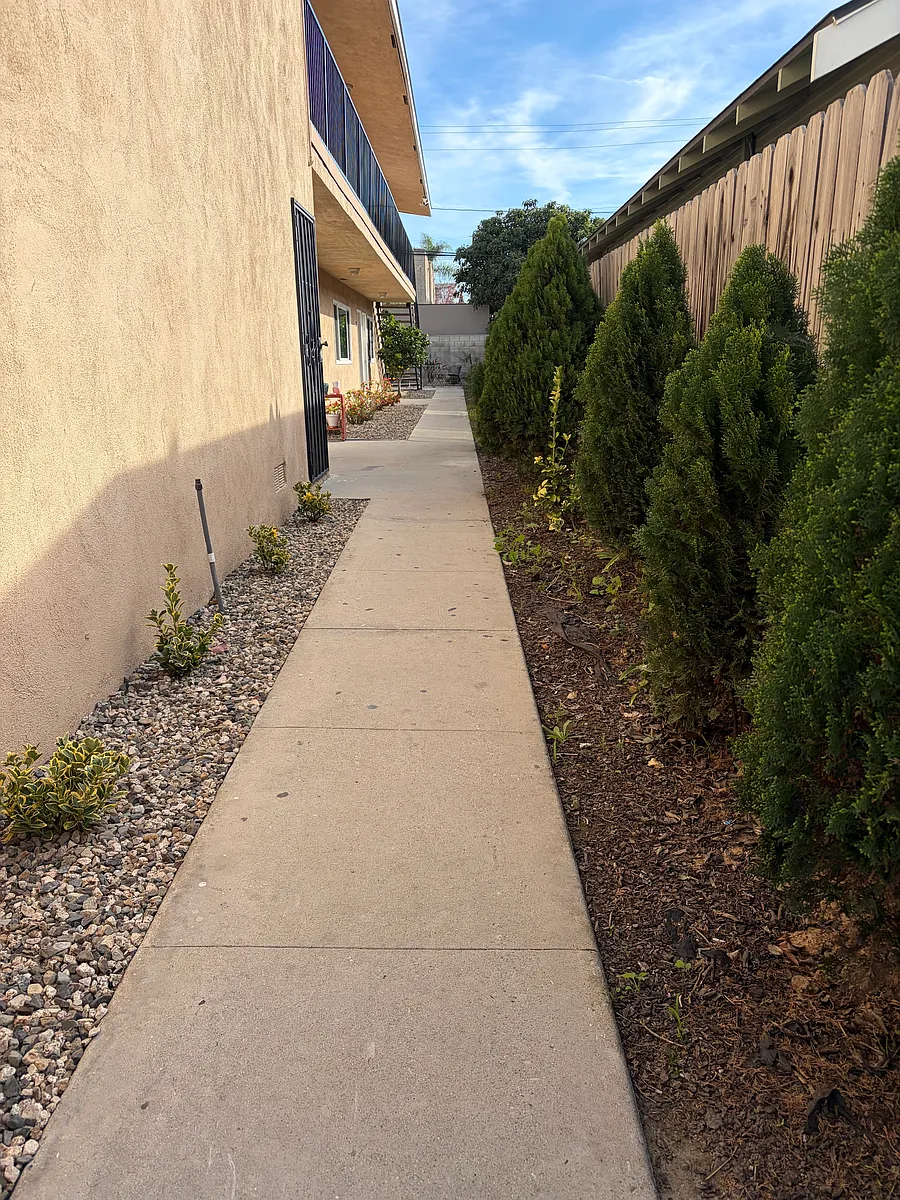 Building Photo - 380 Coronado Ave #2