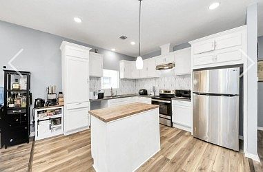 5th image of 3025 Drew St