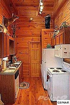 5th image of 614 Hillbilly Haven Way